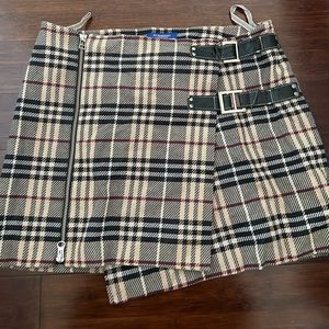 Burberry plaid skirt